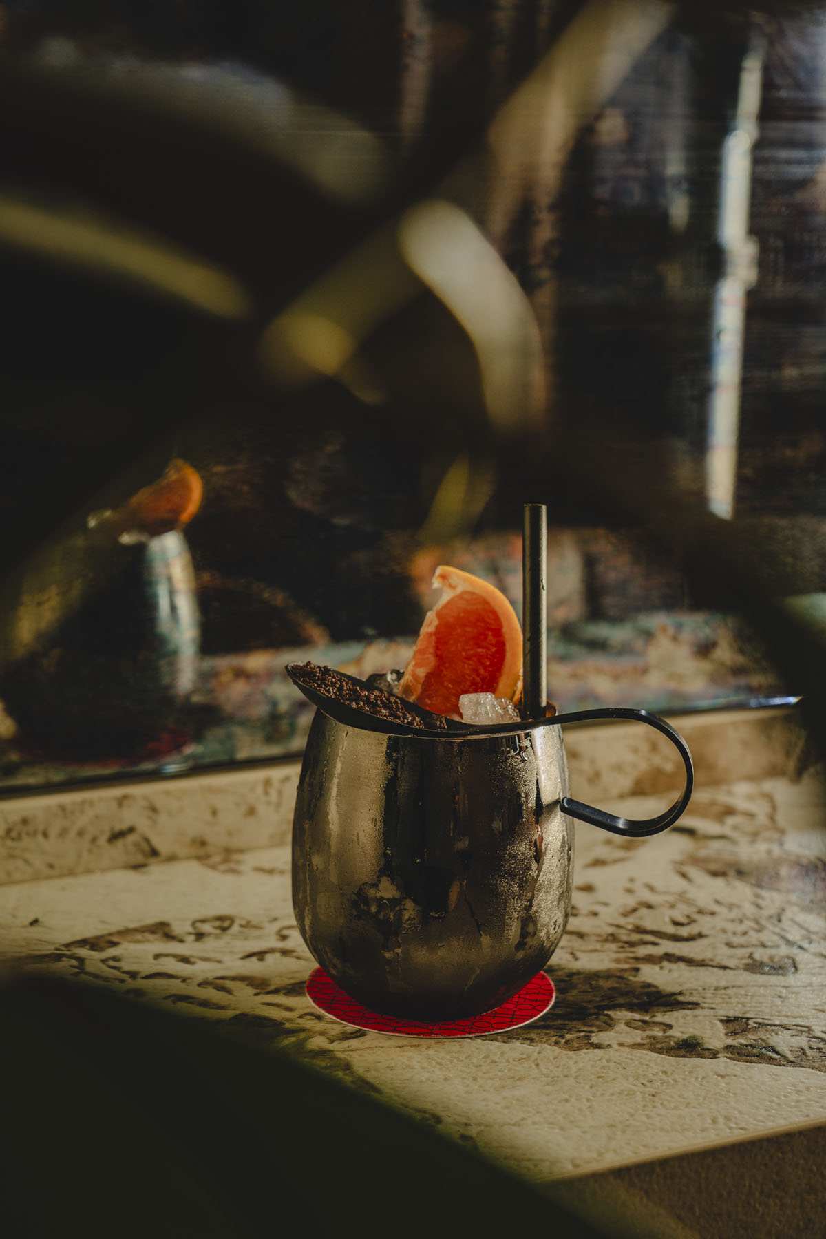 Coctel creativo en cocktail bar elegante de Loa Santa Catalina. Foto Grimalt de Blanch 1