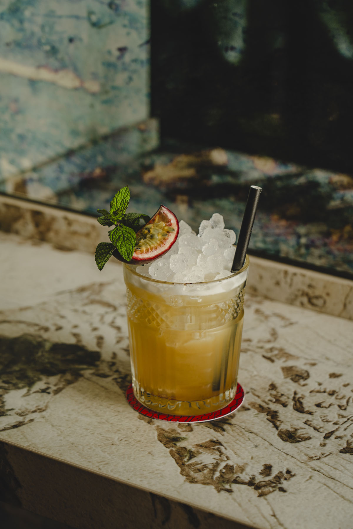 Coctel creativo en cocktail bar elegante de Loa Santa Catalina. Foto Grimalt de Blanch 6