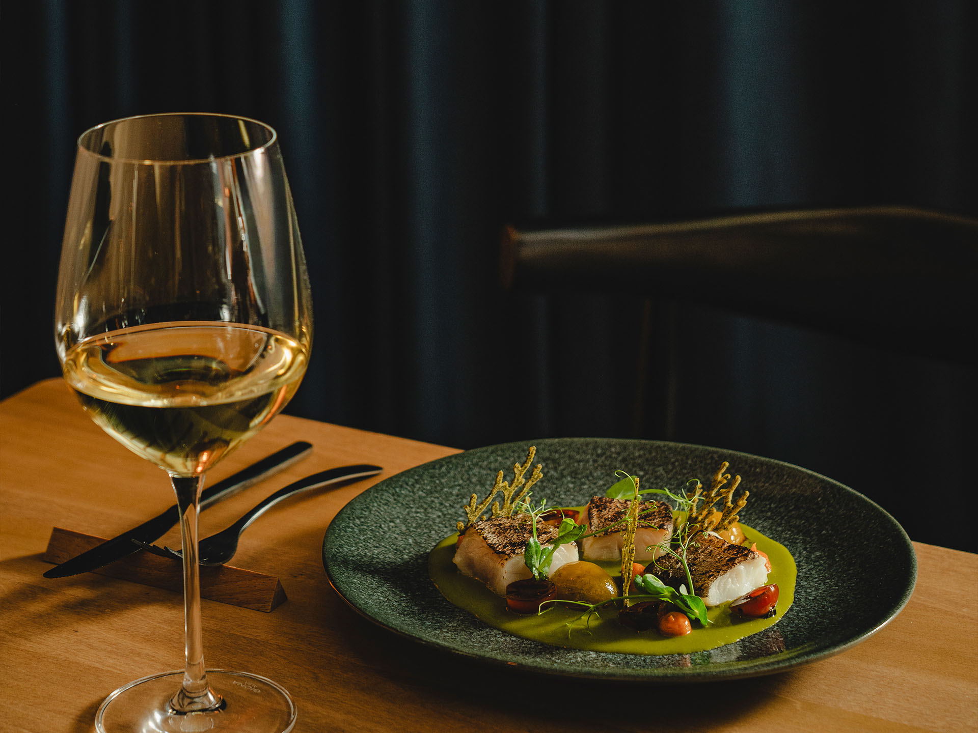 Desk1 Plato de alta gastronomia en restaurante y cocktail bar Loa en Santa Catalina