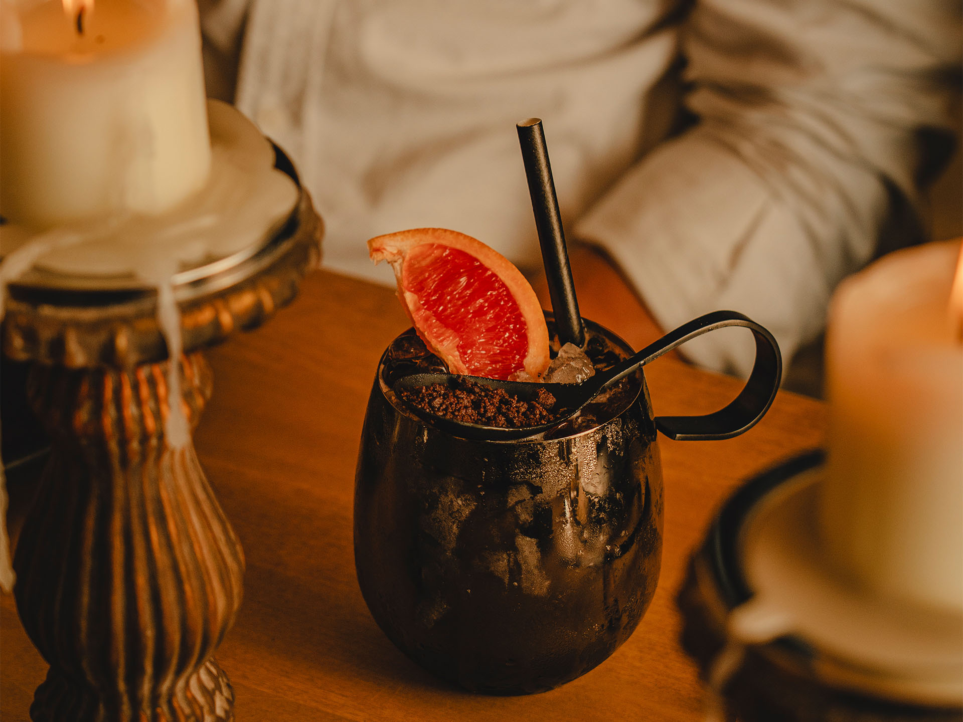 Desk2 Coctel creativo en cocktail bar elegante de Loa Santa Catalina