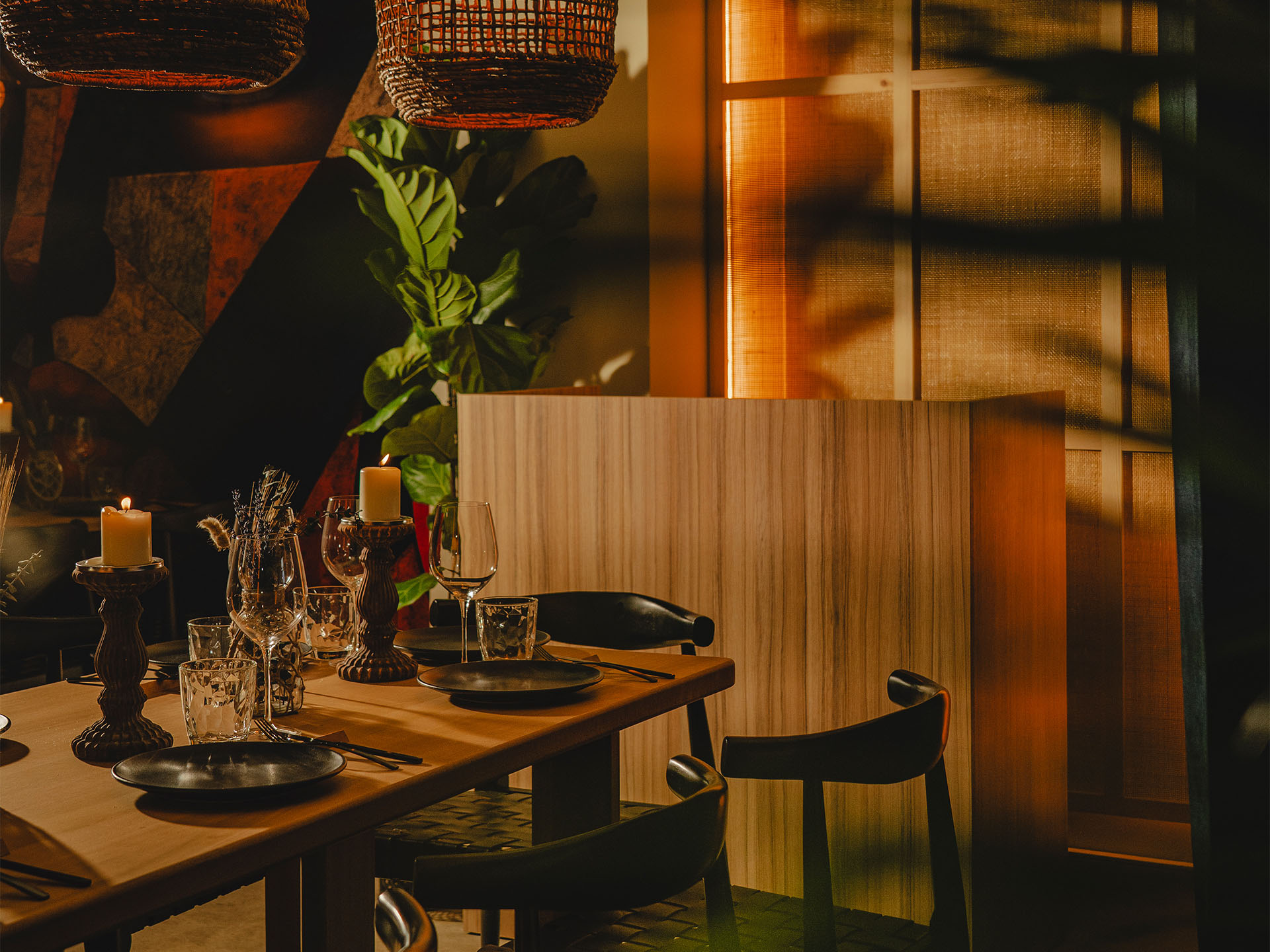 Desk5 Plato gourmet servido en restaurante y cocktail bar Loa Santa Catalina